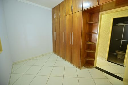 Casa para alugar com 285m², 3 quartos e 3 vagasQuarto