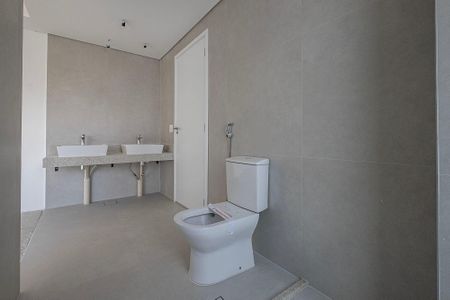 Apartamento à venda com 222m², 3 quartos e 2 vagas Apartamento à venda com 222m², 3 quartos e 2 vagasSuíte 1 - Banheiro