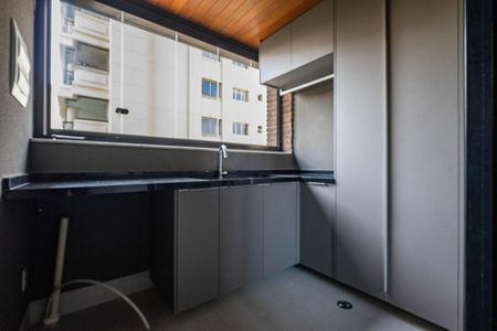 Apartamento à venda com 112m², 3 quartos e 1 vaga Apartamento à venda com 112m², 3 quartos e 1 vagaLavanderia