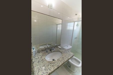 Casa à venda com 500m², 4 quartos e 3 vagasBanheiro da Suíte 2