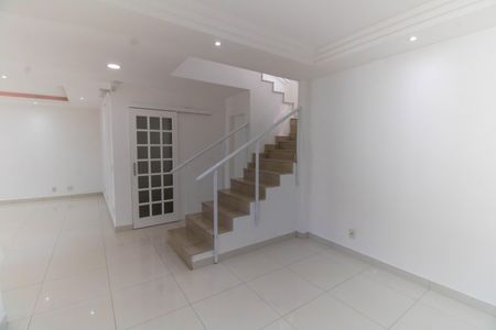 Sala de casa à venda com 4 quartos, 500m² em Camboinhas, Niterói