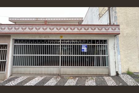 Casa à venda com 306m², 3 quartos e 2 vagas Casa à venda com 306m², 3 quartos e 2 vagasFachada