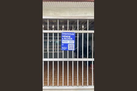 Casa à venda com 306m², 3 quartos e 2 vagas Casa à venda com 306m², 3 quartos e 2 vagasFachada + Placa