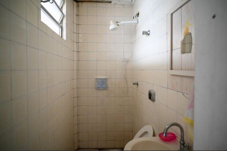 Casa à venda com 306m², 3 quartos e 2 vagas Casa à venda com 306m², 3 quartos e 2 vagasBanheiro de serviço