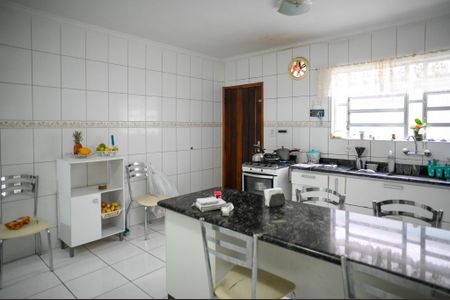 Casa à venda com 306m², 3 quartos e 2 vagas Casa à venda com 306m², 3 quartos e 2 vagasCozinha