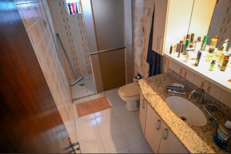 Casa à venda com 306m², 3 quartos e 2 vagas Casa à venda com 306m², 3 quartos e 2 vagasBanheiro Social