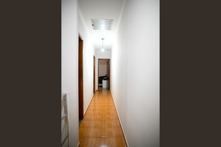 Casa à venda com 306m², 3 quartos e 2 vagas Casa à venda com 306m², 3 quartos e 2 vagasCorredor