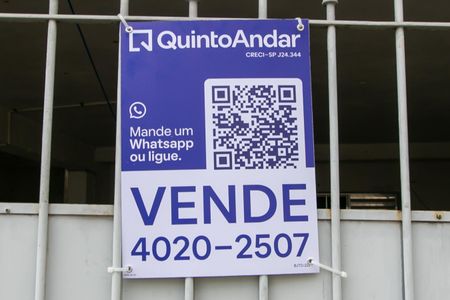 Casa à venda com 175m², 4 quartos e 2 vagas Casa à venda com 175m², 4 quartos e 2 vagasFachada e placa