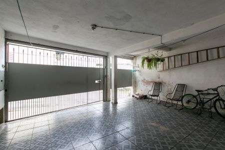 Casa à venda com 175m², 4 quartos e 2 vagas Casa à venda com 175m², 4 quartos e 2 vagasGaragem