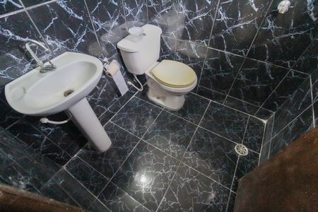 Casa à venda com 175m², 4 quartos e 2 vagasBanheiro Suíte Casa 2