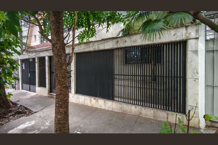 Casa à venda com 285m², 5 quartos e 3 vagasFachada