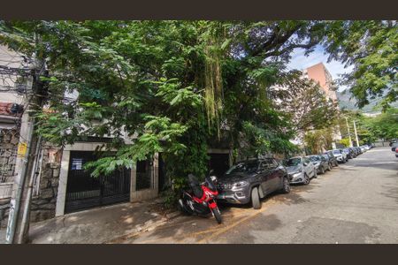 Casa à venda com 285m², 5 quartos e 3 vagasFachada