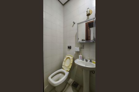 Casa à venda com 285m², 5 quartos e 3 vagasBanheiro da Suíte 2