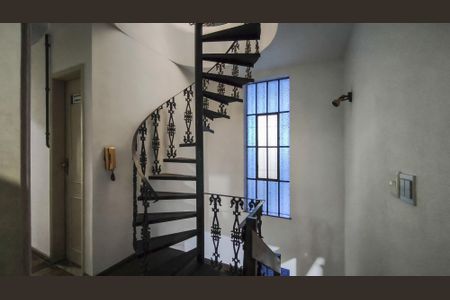 Casa à venda com 285m², 5 quartos e 3 vagasHall social