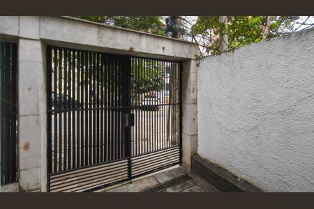 Casa à venda com 285m², 5 quartos e 3 vagasFachada