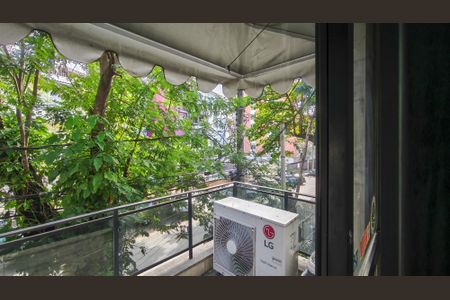 Casa à venda com 285m², 5 quartos e 3 vagasVista da Suíte 2