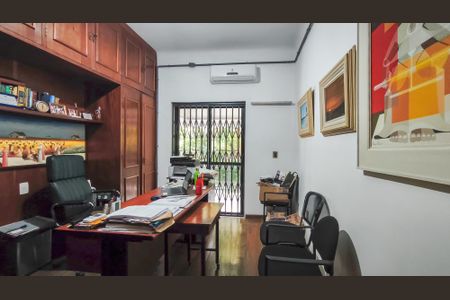 Casa à venda com 285m², 5 quartos e 3 vagasSuíte 1