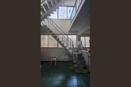 Casa à venda com 285m², 5 quartos e 3 vagasEscada