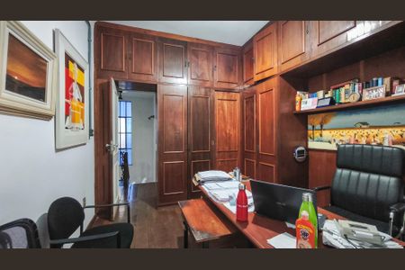 Casa à venda com 285m², 5 quartos e 3 vagasSuíte 1