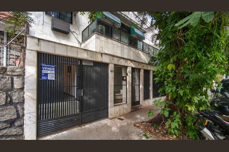 Casa à venda com 285m², 5 quartos e 3 vagasFachada