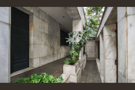 Casa à venda com 285m², 5 quartos e 3 vagasFachada