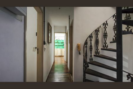 Casa à venda com 285m², 5 quartos e 3 vagasHall social