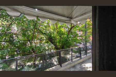 Casa à venda com 285m², 5 quartos e 3 vagasVista da Suíte 1