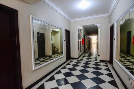 Apartamento à venda com 98m², 2 quartos e 1 vaga Apartamento à venda com 98m², 2 quartos e 1 vagaHall