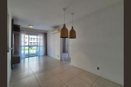 Apartamento à venda com 75m², 2 quartos e 1 vagaSala