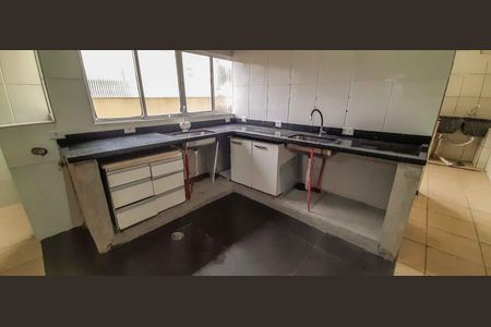 Casa à venda com 75m², 4 quartos e 2 vagas