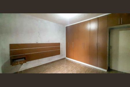 Casa à venda com 75m², 4 quartos e 2 vagas