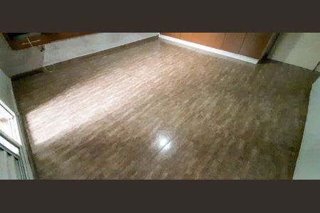 Casa à venda com 75m², 4 quartos e 2 vagas