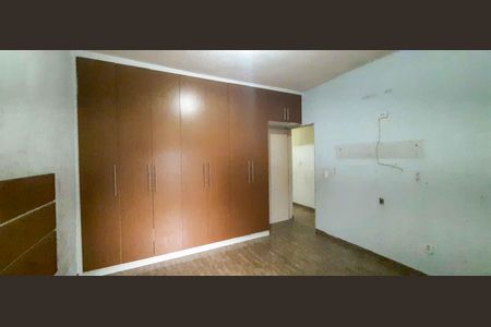 Casa à venda com 75m², 4 quartos e 2 vagas