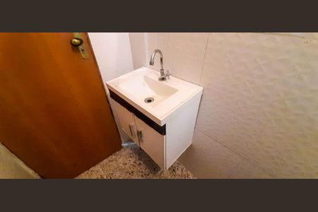 Casa à venda com 75m², 4 quartos e 2 vagas