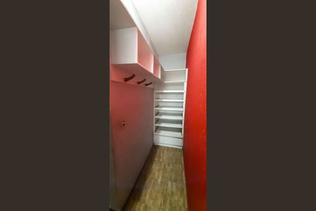 Casa à venda com 75m², 4 quartos e 2 vagas Casa à venda com 75m², 4 quartos e 2 vagasClosed da Suíte