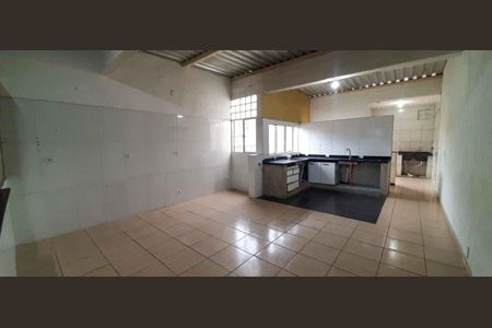 Casa à venda com 75m², 4 quartos e 2 vagas