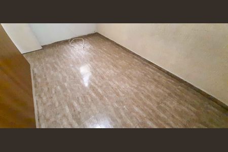 Casa à venda com 75m², 4 quartos e 2 vagas