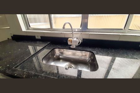 Casa à venda com 75m², 4 quartos e 2 vagas