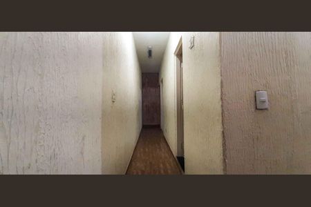 Casa à venda com 75m², 4 quartos e 2 vagas Casa à venda com 75m², 4 quartos e 2 vagasCorredor