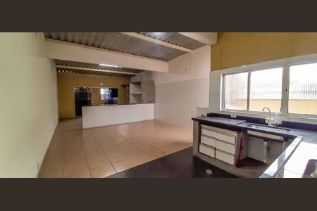 Casa à venda com 75m², 4 quartos e 2 vagas