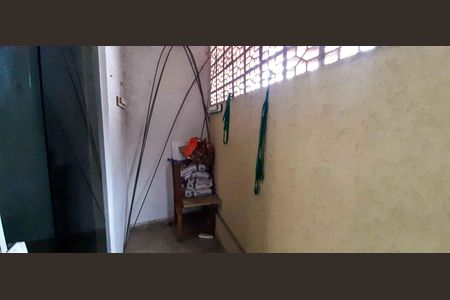 Casa à venda com 75m², 4 quartos e 2 vagas