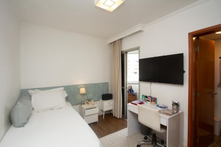 Apartamento à venda com 144m², 3 quartos e 2 vagasSuíte 2