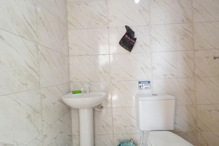 Casa à venda com 50m², 2 quartos e sem vaga Casa à venda com 50m², 2 quartos e sem vagaBanheiro