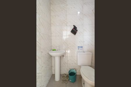 Casa à venda com 50m², 2 quartos e sem vaga Casa à venda com 50m², 2 quartos e sem vagaBanheiro