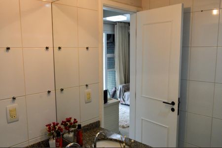 Apartamento à venda com 69m², 2 quartos e 1 vaga Apartamento à venda com 69m², 2 quartos e 1 vagaBanheiro