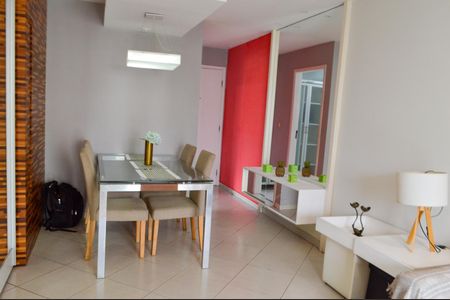 Apartamento à venda com 69m², 2 quartos e 1 vaga Apartamento à venda com 69m², 2 quartos e 1 vagaSala