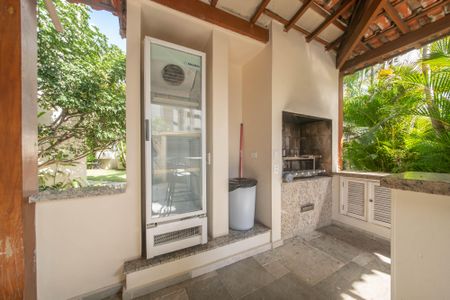 Apartamento à venda com 230m², 4 quartos e 4 vagasÁrea comum - Churrasqueira