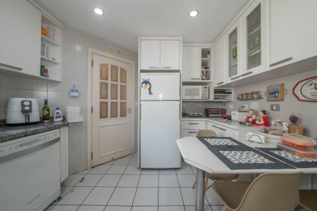 Apartamento à venda com 230m², 4 quartos e 4 vagasCozinha