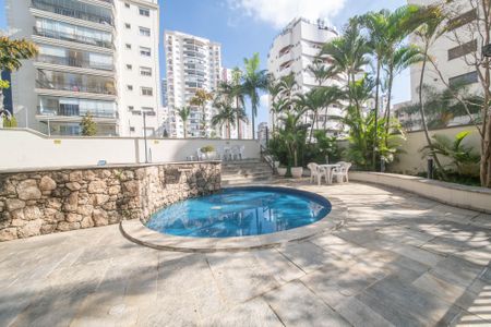 Apartamento à venda com 230m², 4 quartos e 4 vagasÁrea comum - Piscina