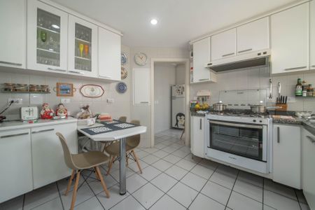 Apartamento à venda com 230m², 4 quartos e 4 vagasCozinha